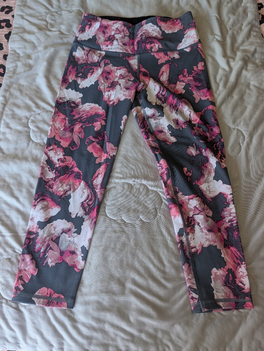 Victoria Sport Floral Pink & Gray Active Leggings